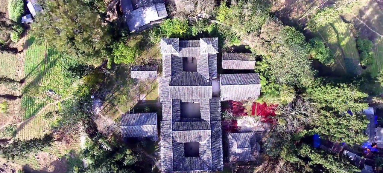 Majestic Hmong King’s Palace