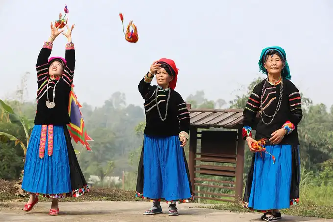 After the ceremony, festive activities take place all day. Worshiping the forest gods signifies the Pu Peo